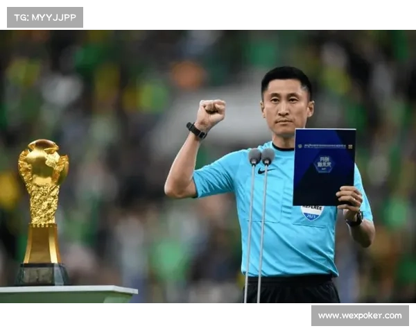 马宁再展裁判风采 世预赛印尼与印度之战出示7黄1红赛后遭印尼球迷围堵